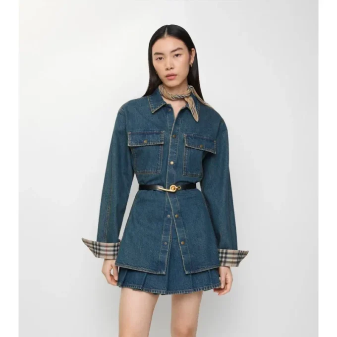 Camicia in denim dal taglio aderente e svasato