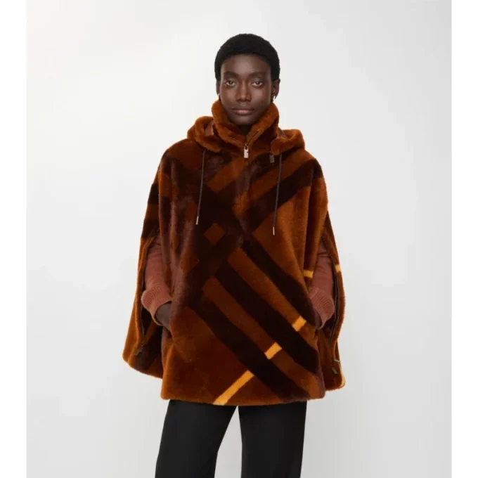 Cappa in shearling con motivo a intarsio