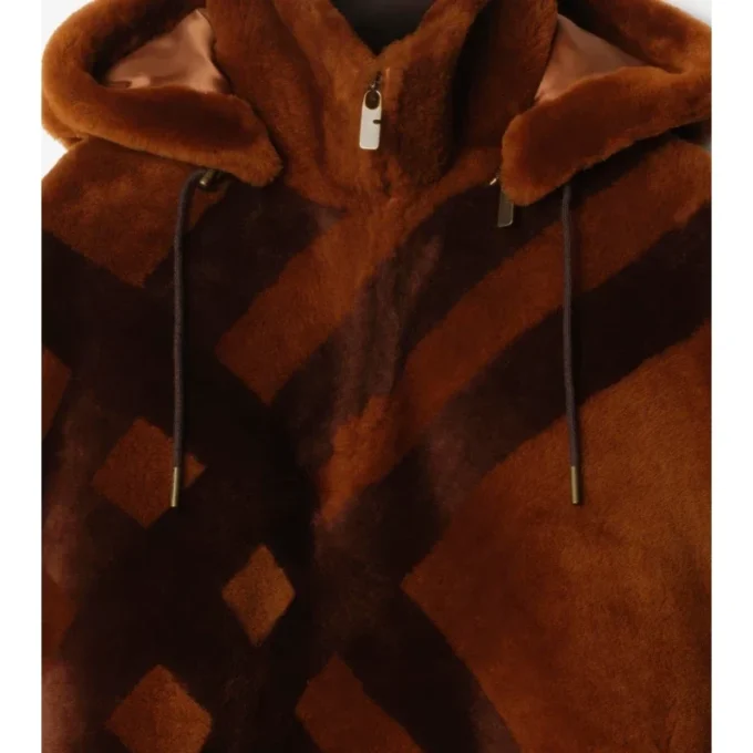 Cappa in shearling con motivo a intarsio
