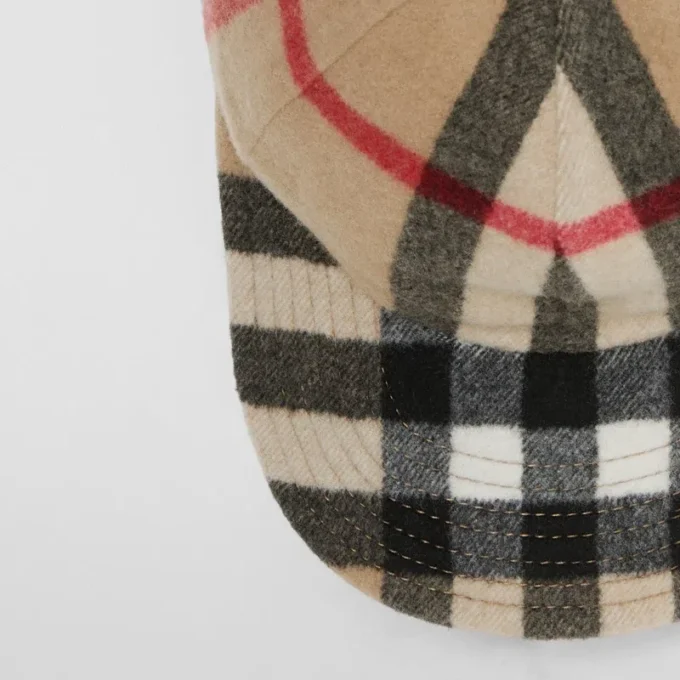 Cappellino da baseball in lana a quadri esagerati