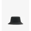 Cappello a secchiello reversibile in nylon con motivo Knight Stamp