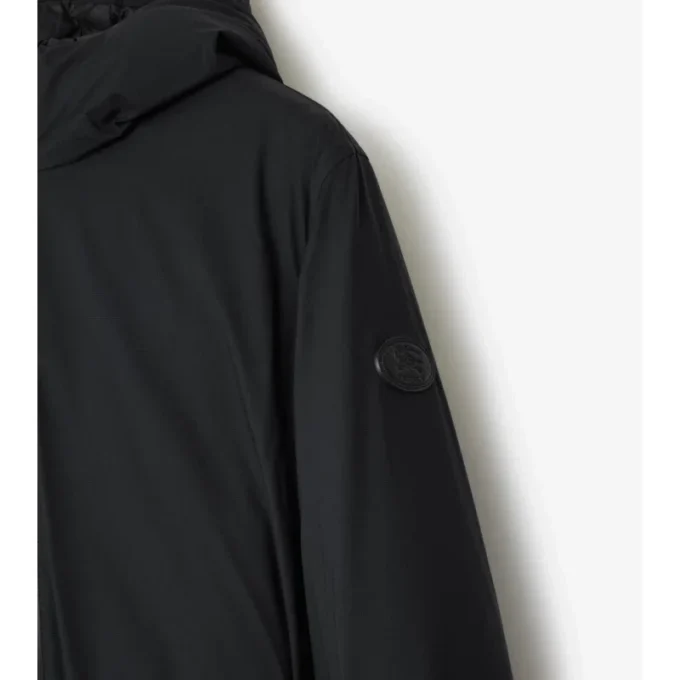 Cappotto in nylon con cappuccio di media lunghezza