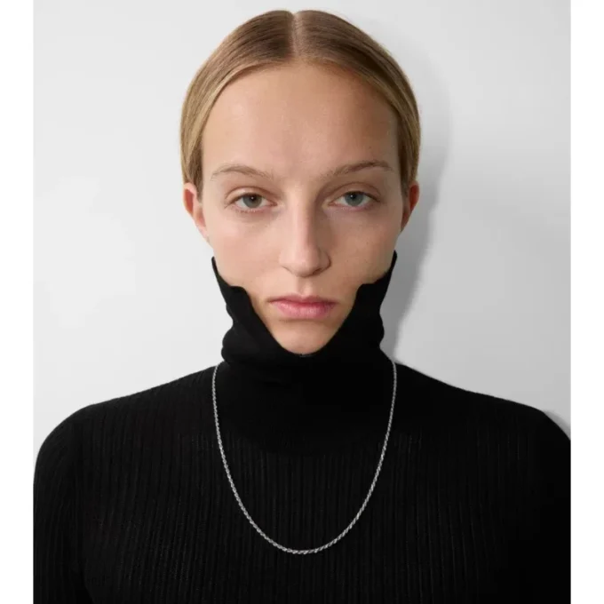 Collana con chiusura a scudo