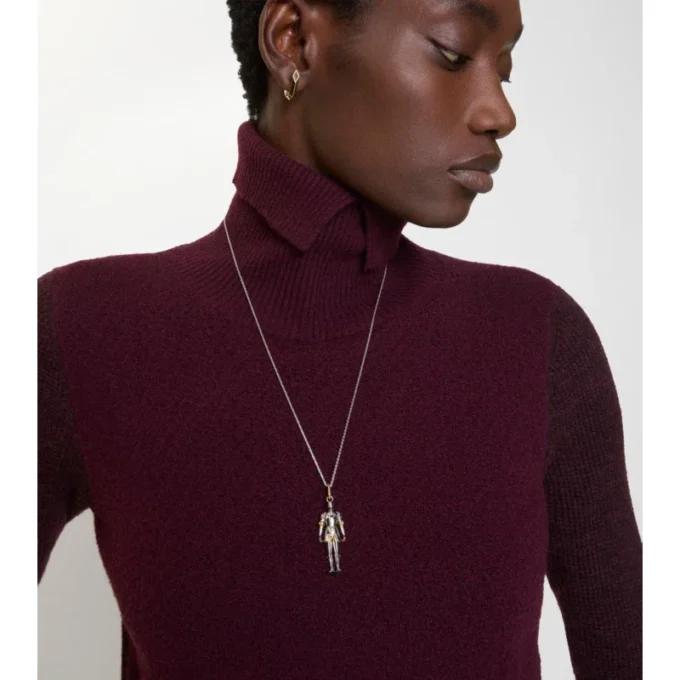 Collana con ciondolo a forma di cavaliere
