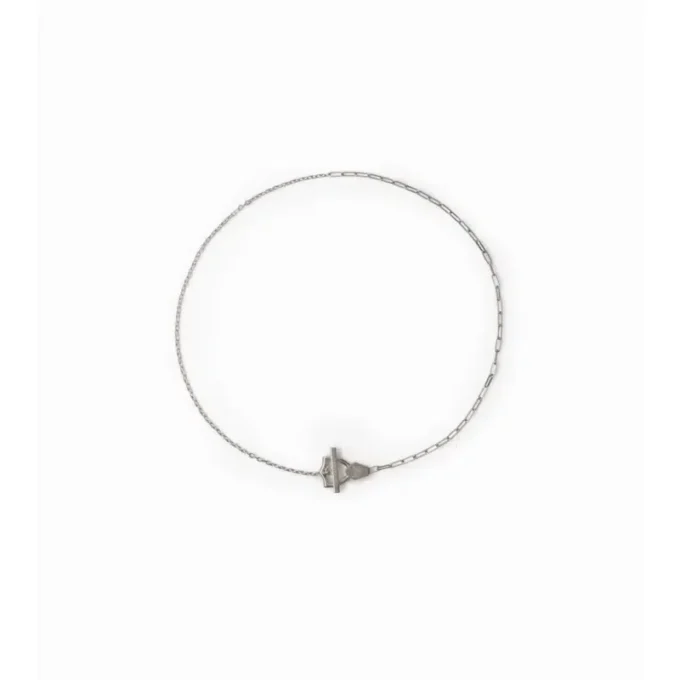 Collana con scudo