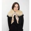 Colletto in shearling con bordi in foulard