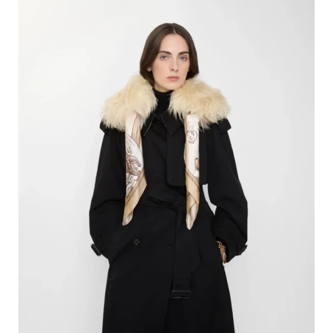 Colletto in shearling con bordi in foulard