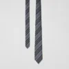 Cravatta in seta con motivo a righe Icon Stripe dal taglio classico