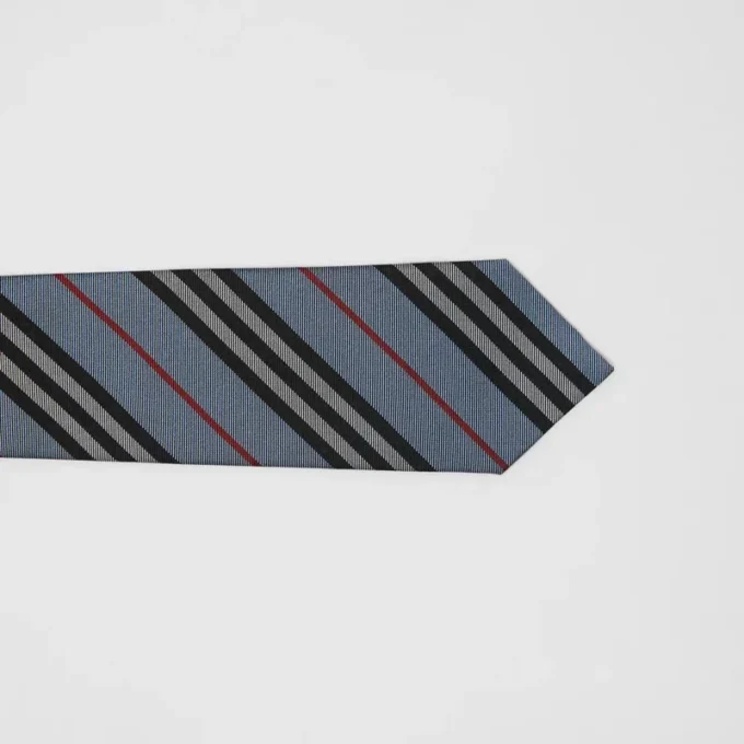 Cravatta in seta con motivo a righe Icon Stripe dal taglio classico