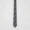 Cravatta in seta con motivo a righe Icon Stripe dal taglio classico