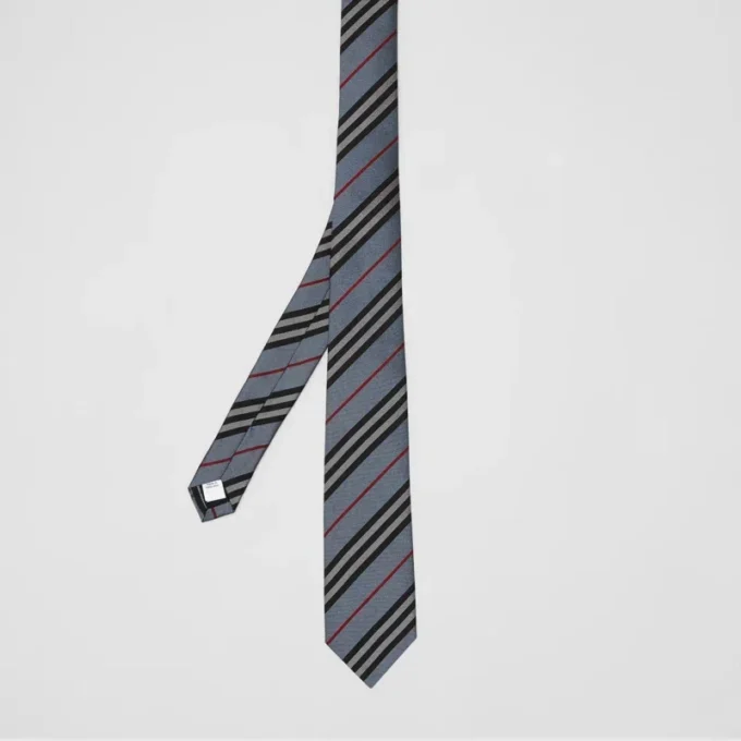 Cravatta in seta con motivo a righe Icon Stripe dal taglio classico