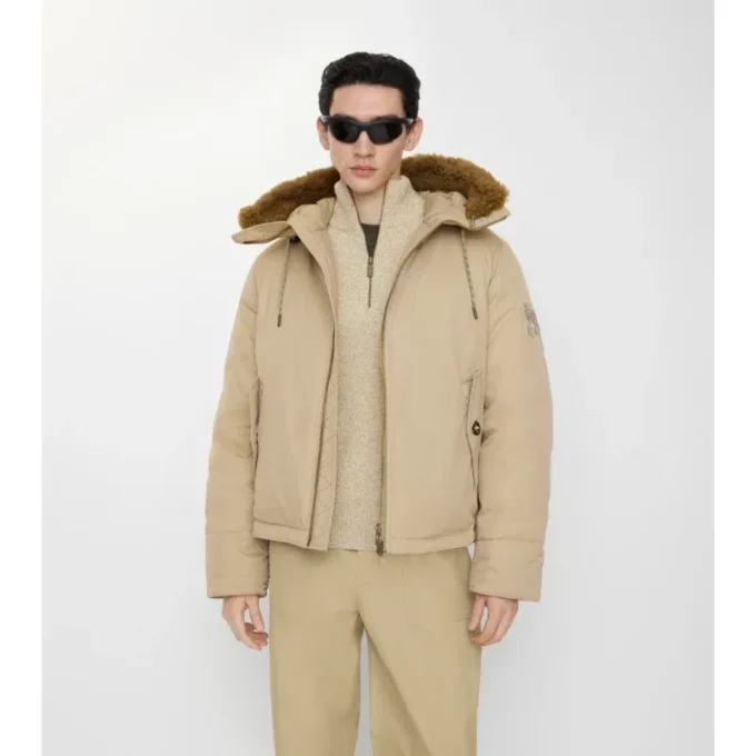 Giacca con cappuccio in gabardine con bordi in shearling