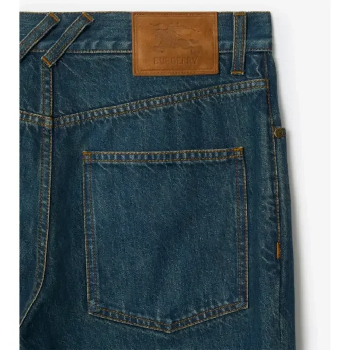 Jeans a gamba dritta con risvolto a quadri