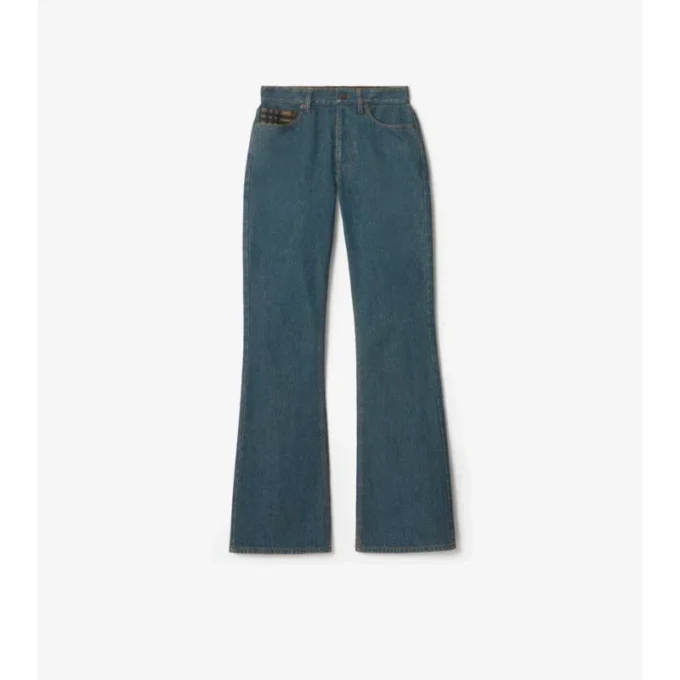 Jeans a vita alta e zampa d’elefante