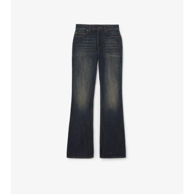 Jeans a vita alta e zampa d’elefante