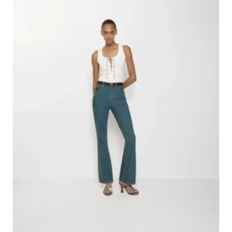 Jeans a vita alta e zampa d’elefante