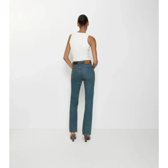 Jeans a vita alta e zampa d’elefante