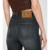 Jeans a vita alta e zampa d’elefante
