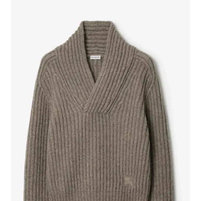 Maglione in lana con collo a scialle