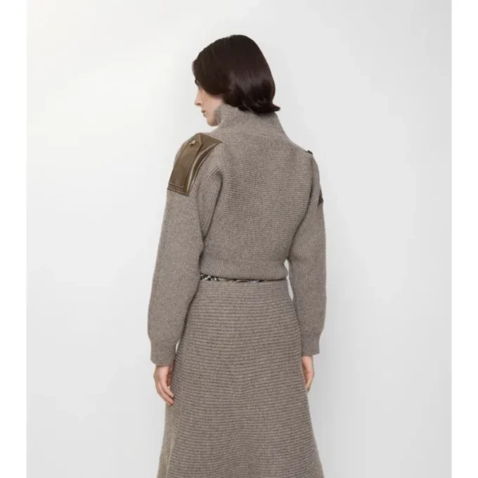Maglione in lana con mezza abbottonatura