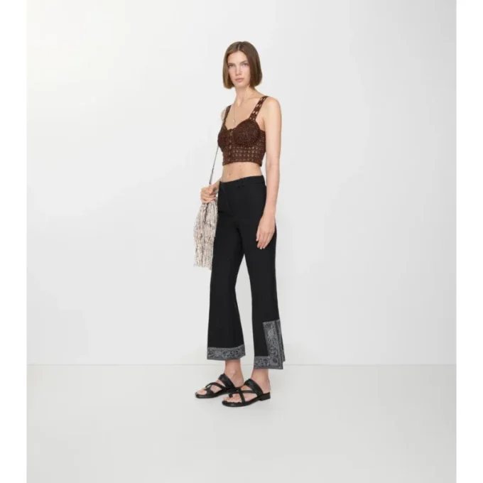 Pantaloni svasati corti in lana e seta ricamati