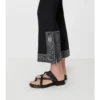 Pantaloni svasati corti in lana e seta ricamati
