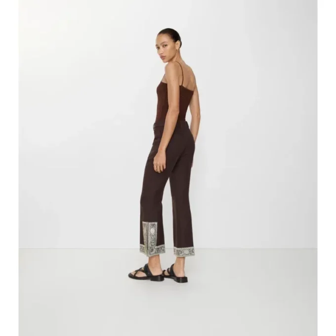 Pantaloni svasati corti in lana e seta ricamati