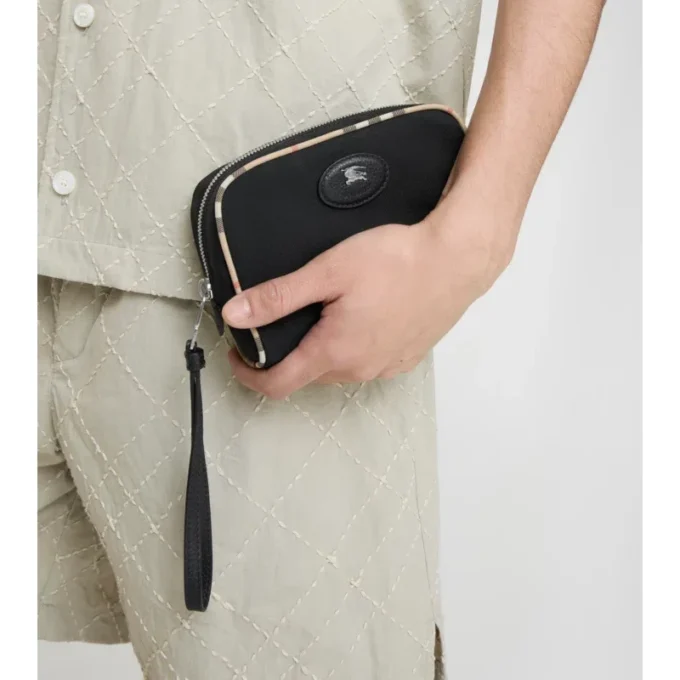 Pochette con bordi a quadri piccoli
