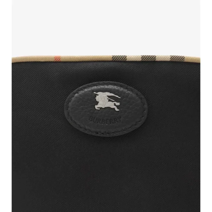 Pochette con bordi a quadri piccoli