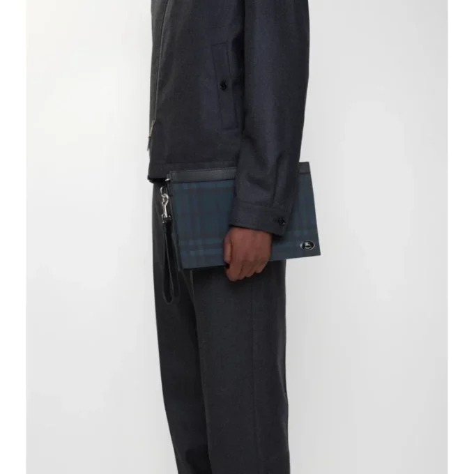 Pochette con zip a quadri