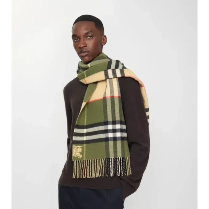 Sciarpa in cashmere a quadri a contrasto