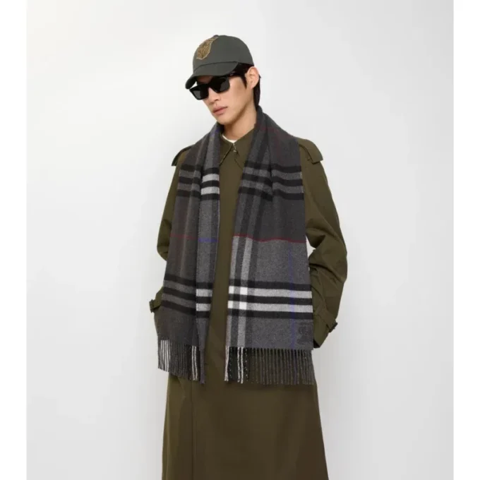 Sciarpa in cashmere a quadri a contrasto