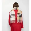Sciarpa in cashmere a quadri a contrasto