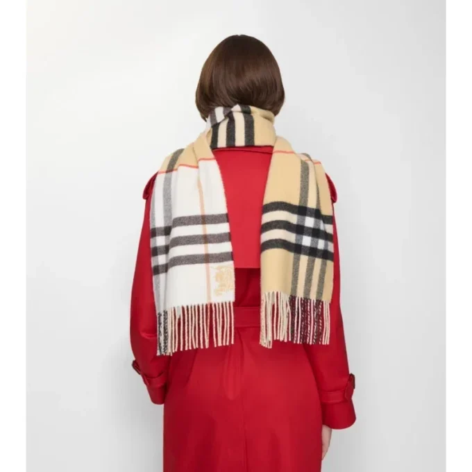 Sciarpa in cashmere a quadri a contrasto