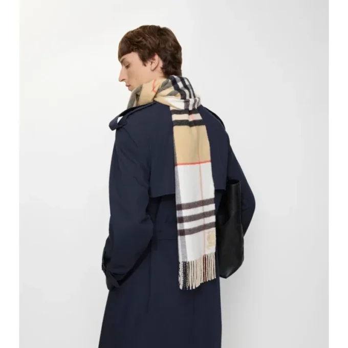 Sciarpa in cashmere a quadri a contrasto