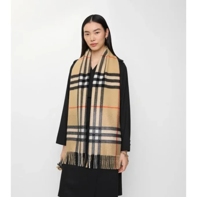 Sciarpa in cashmere con motivo a quadri sfumati e cristalli