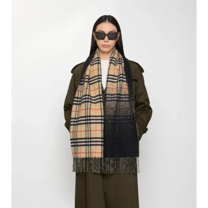Sciarpa in cashmere con motivo a quadri sfumato