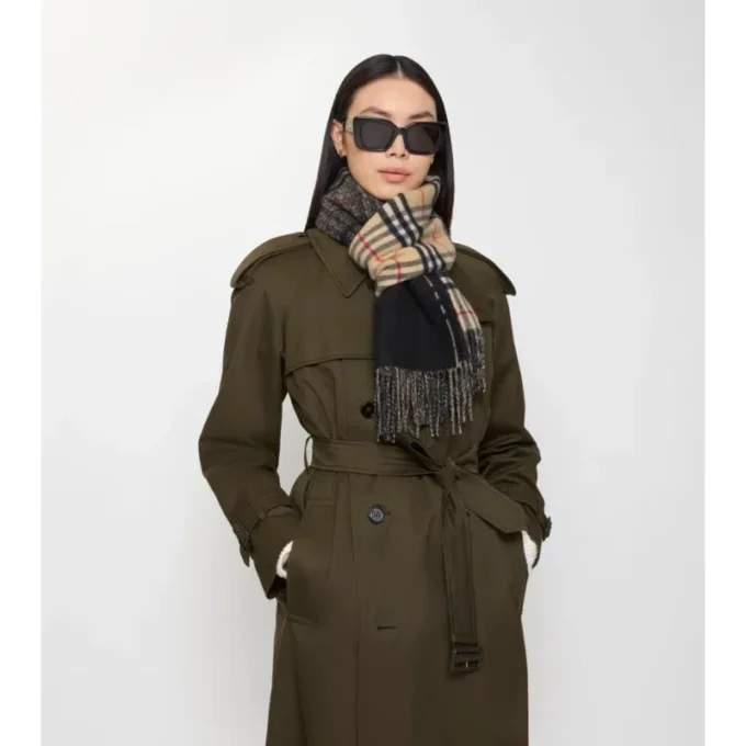 Sciarpa in cashmere con motivo a quadri sfumato