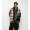 Sciarpa in cashmere con motivo a quadri sfumato