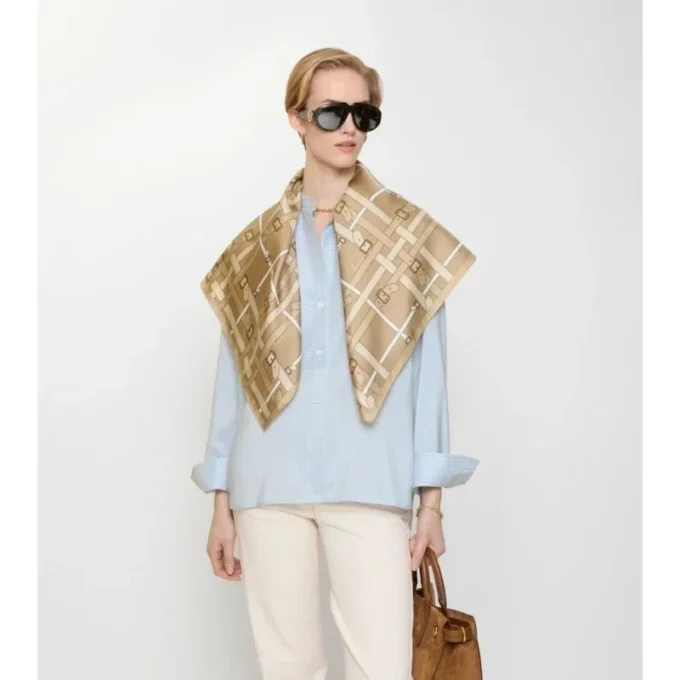 Sciarpa in seta con motivo Belt Check