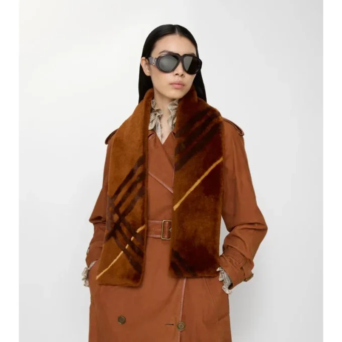 Sciarpa in shearling a quadri stretti