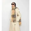 Sciarpa larga in cashmere con motivo EKD a punto croce
