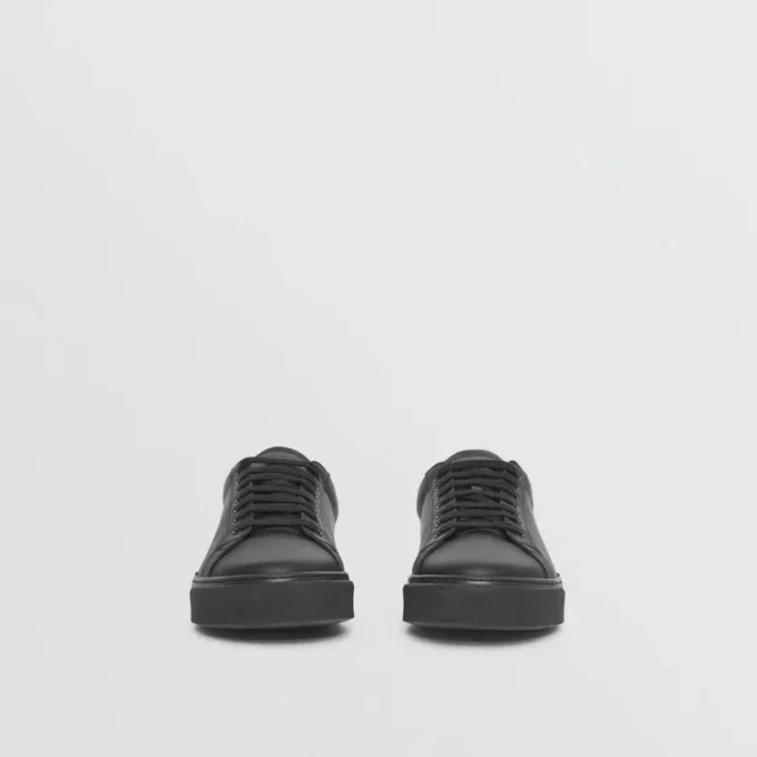 Sneakers in pelle con dettagli a righe