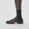 Sneakers in pelle con dettagli a righe