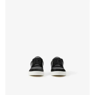 Sneakers in pelle, pelle scamosciata e motivo a quadri