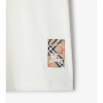 T-shirt in cotone con etichetta a quadri
