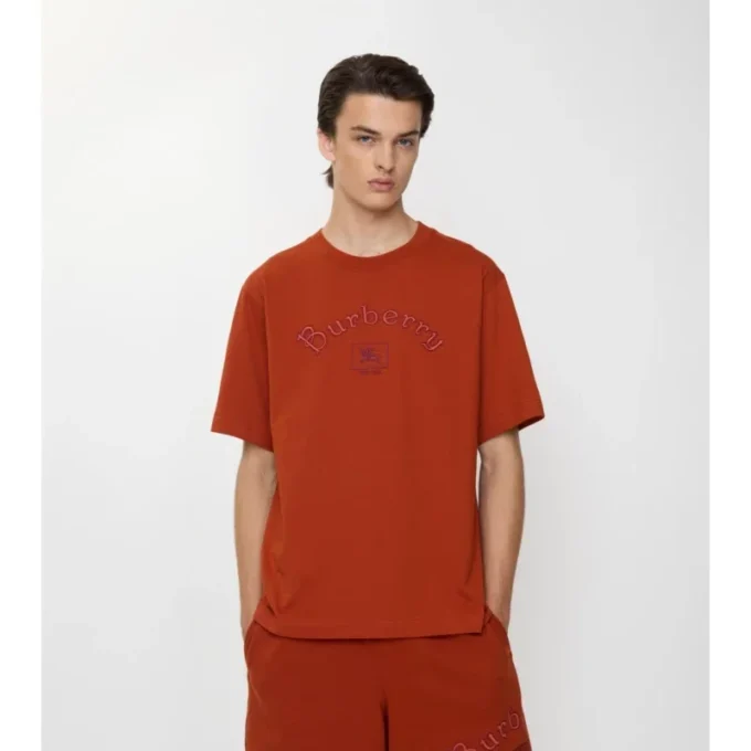 T-shirt in cotone con logo gotico