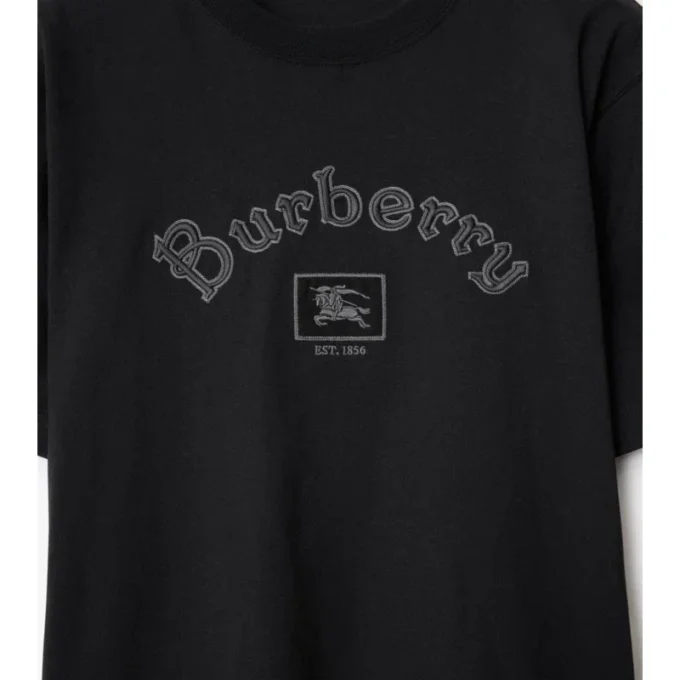 T-shirt in cotone con logo gotico