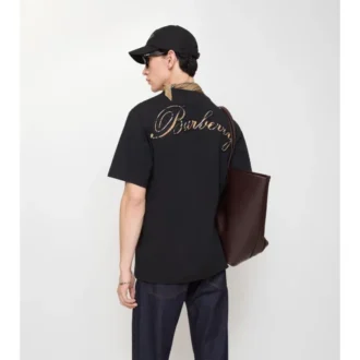 T-shirt in cotone con logo in corsivo a quadri