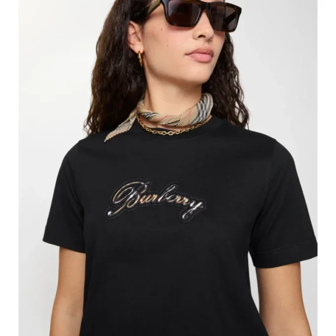 T-shirt in cotone con logo in corsivo a quadri